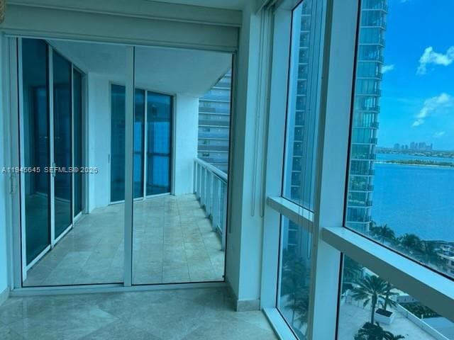 Building Photo - 480 NE 30th St