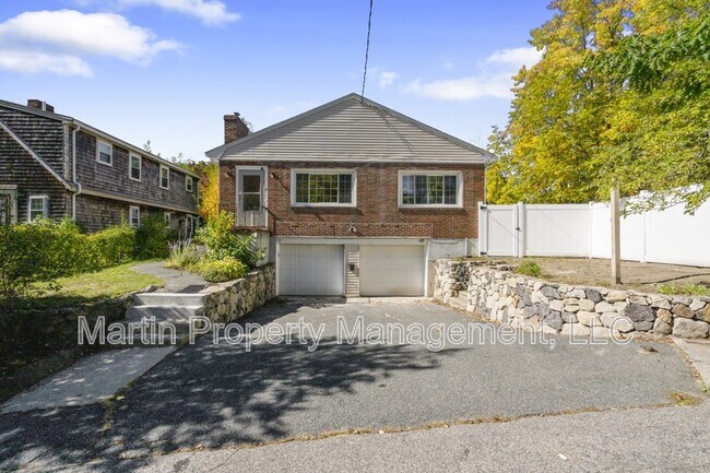 Building Photo - 27 Hermon St