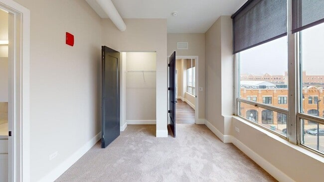 Building Photo - 40 Dupage Ct