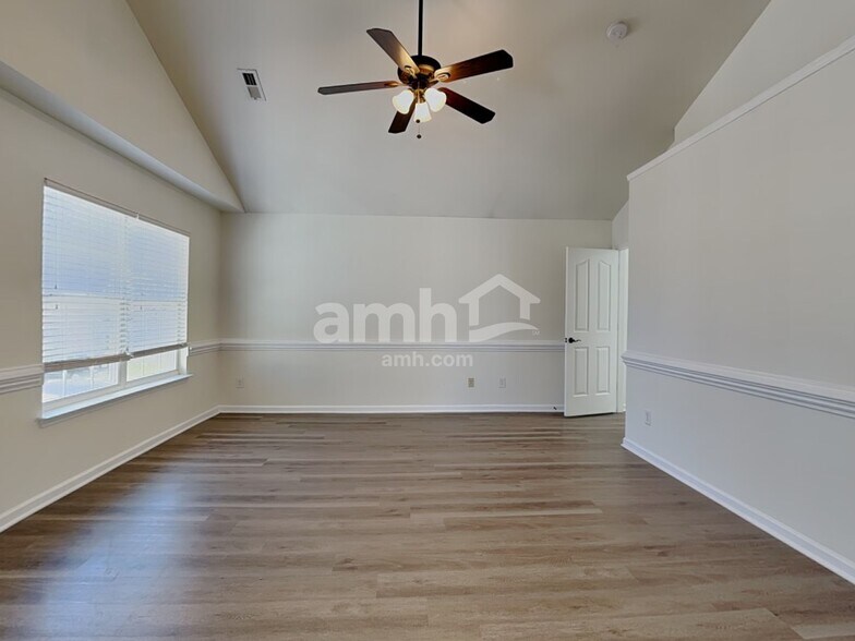 Building Photo - 2590 Leighswood Dr