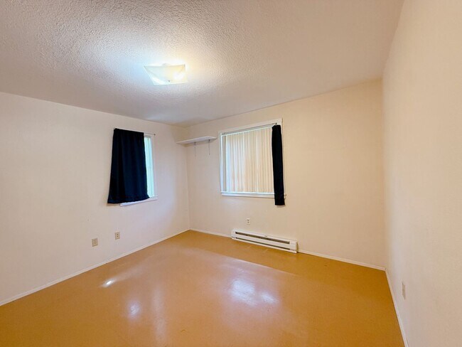 Building Photo - Charming Roosevelt Neighborhood House! - 2...