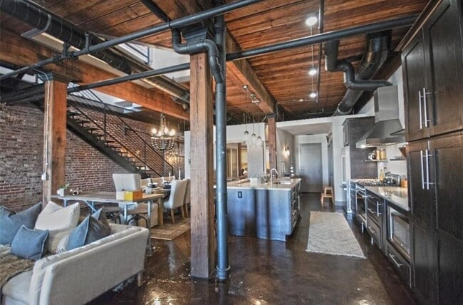 Building Photo - 320 Peters St SW