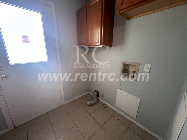 Building Photo - 917 Timberline-