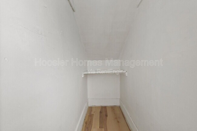 Building Photo - 822 N Bradley Ave