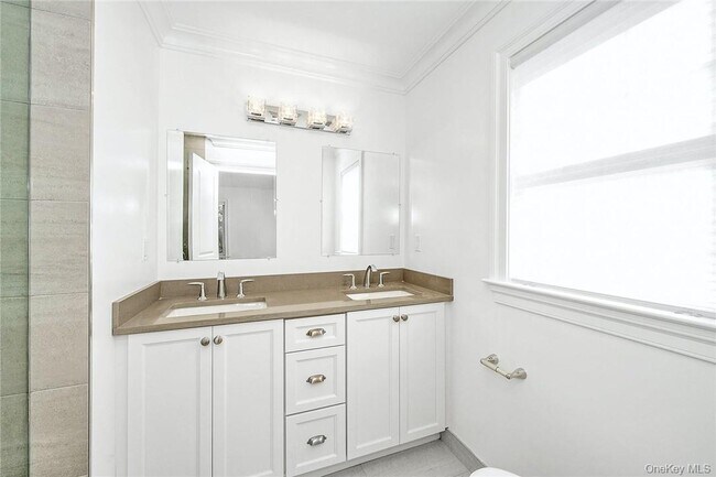 Building Photo - 233 Lincoln Ave