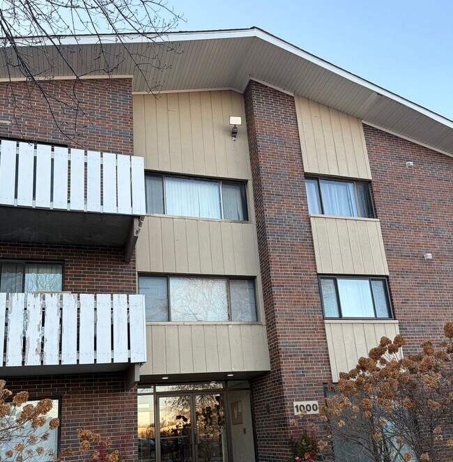 Building Photo - 1000 Bayside Dr.  2378