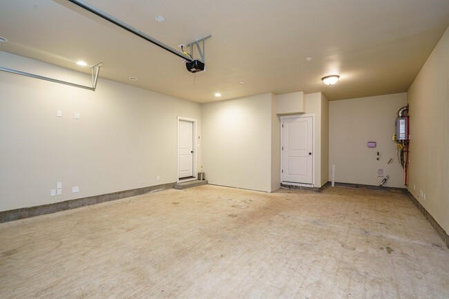 Building Photo - Desirable Camas Location - Hills at Round ...