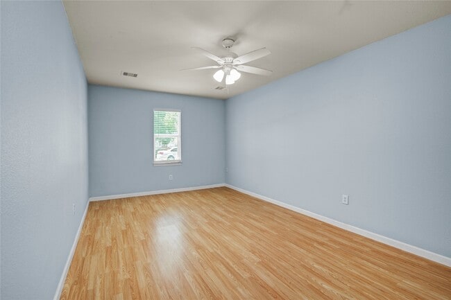 Building Photo - 8921 Oak Knoll Ln