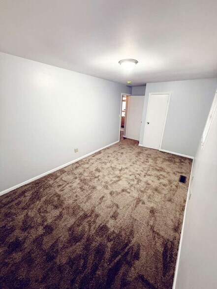 Building Photo - 2041 Jethro Ave