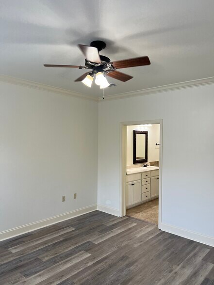 Master Bedroom - 37150 Woodgate Ave