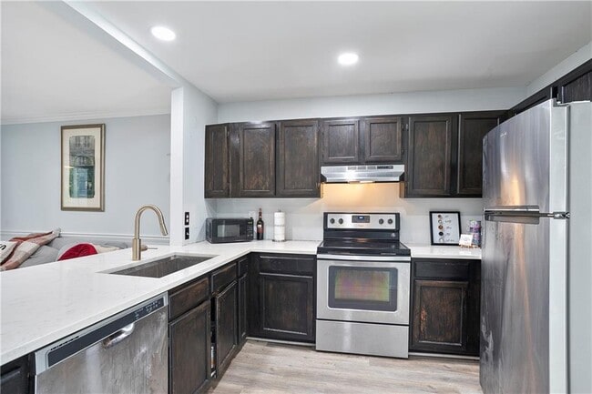 Building Photo - 2584 Old Roswell Rd