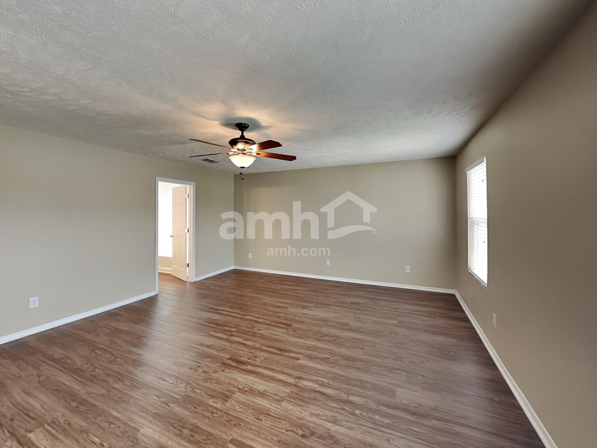 Building Photo - 1215 Lasalle Dr