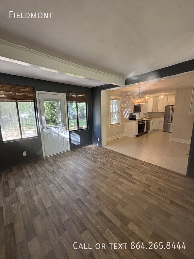 Building Photo - 104 Crescent Ridge Dr