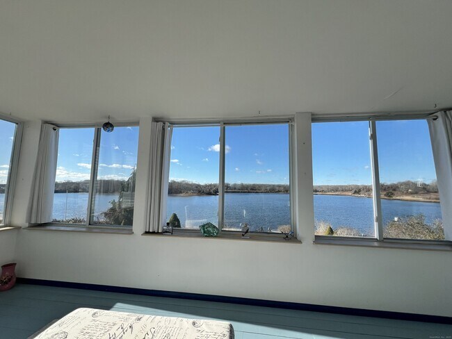 Building Photo - 123 Seneca Dr