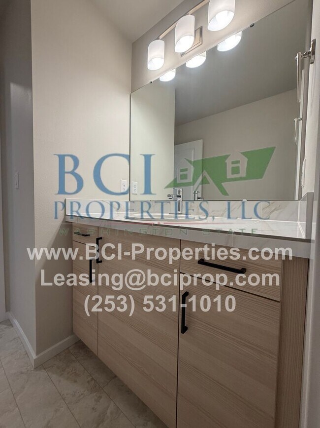 Building Photo - Welcome home to this Brand New 4 Bedroom h...