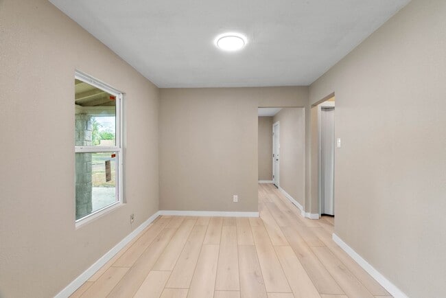 Building Photo - Remodeled 3 Bedroom 2 Bath Home