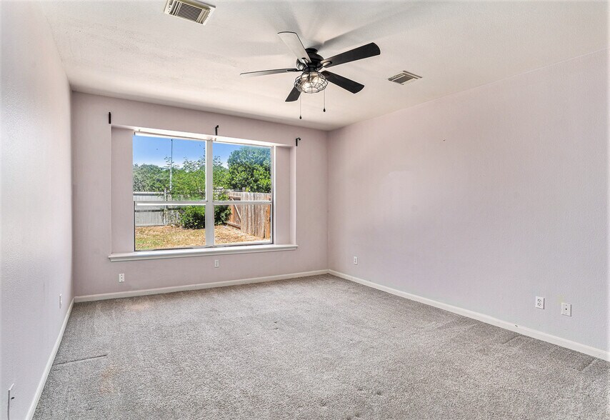 Building Photo - 2635 Lakehills