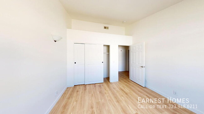Building Photo - 18347 Saticoy St