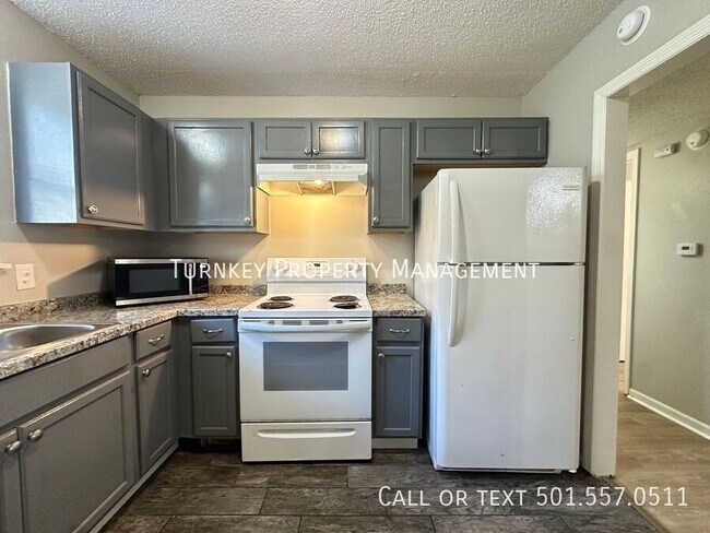 Building Photo - 361 N Oak Ct