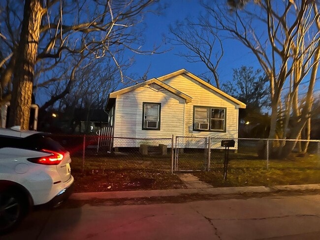 Building Photo - 240 Boudreaux St