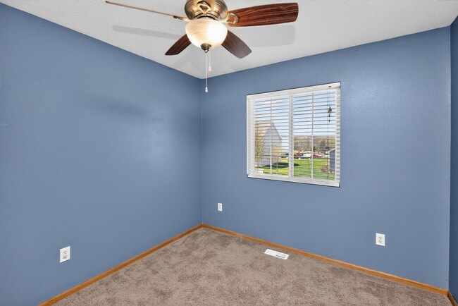 Building Photo - SPACIOUS COMFORT!! 3 Bedroom, 2 Bathroom House in Ankeny!