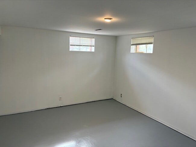 Building Photo - 2413 Chesstal St