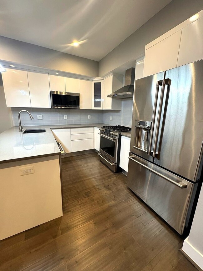 Building Photo - Spacious 2 bedroom/2 bathroom condo in a 2020 elevator building in Petworth