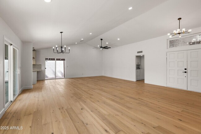Building Photo - 9009 E Sahuaro Dr