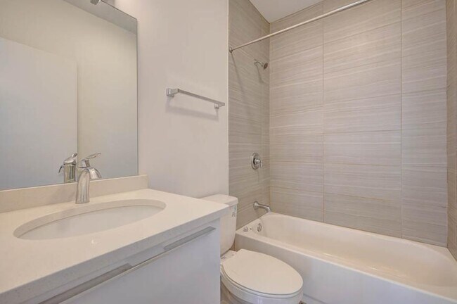 Building Photo - 2 bedroom in Chicago IL 60647