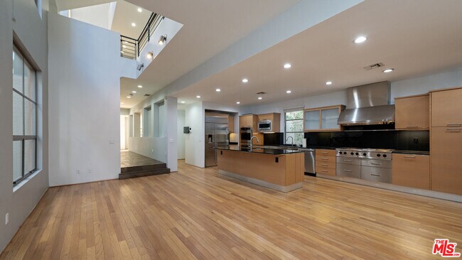 Building Photo - 143 Union Jack Mall