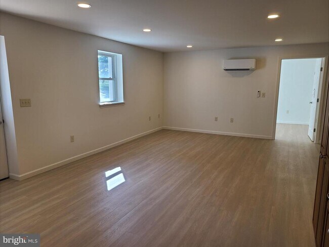 Building Photo - 610 Robert Fulton Hwy