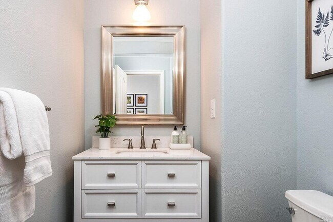 Building Photo - FIVE BEDROOM THREE AND HALF BATH HOME ON C...