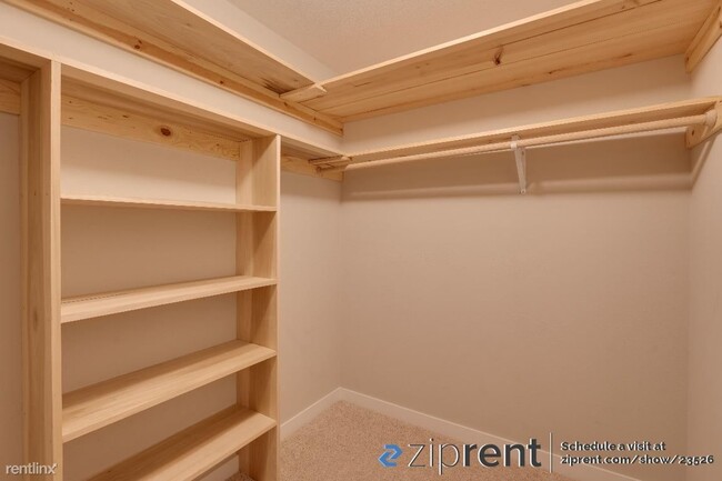 Building Photo - 1 br, 1 bath Condo - 12505 Northeast 143rd...