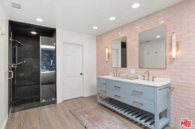 Building Photo - 4145 Sunswept Dr