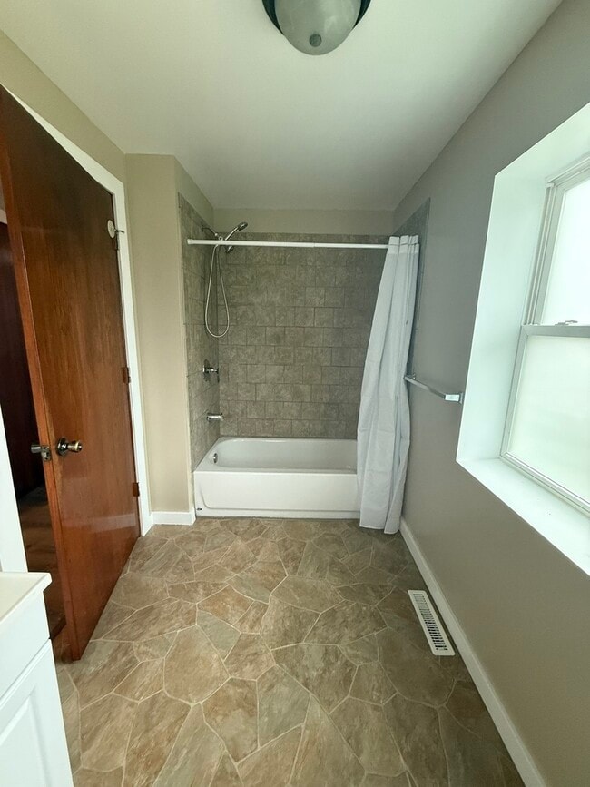 Building Photo - 729 Vine St