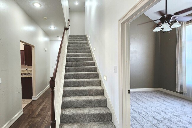 Building Photo - -NIXA- 5 bed 3 bath Home | TWO Large Maste...