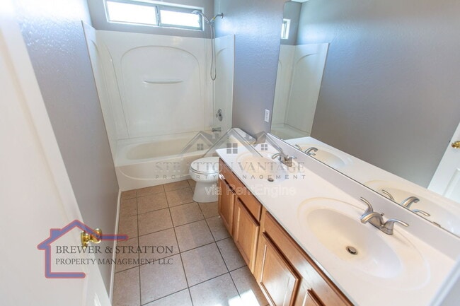 Building Photo - 6427 S 71st Dr