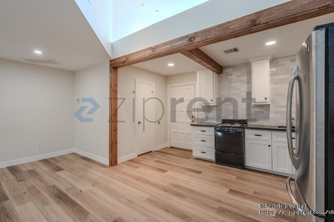 Building Photo - 4031 Leeshire Dr