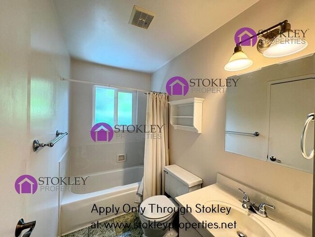 Building Photo - 664 Sherree Dr