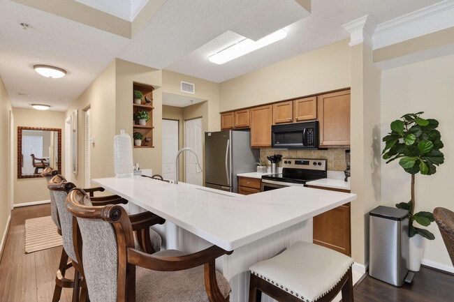 Building Photo - 3202 Myrtlewood Cir E