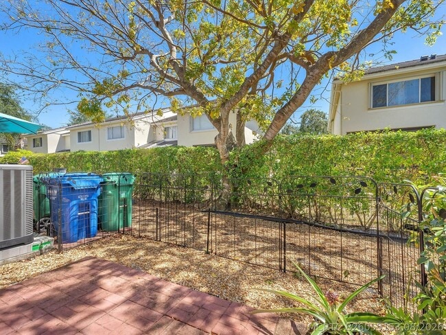 Building Photo - 9850 NW 57th Manor