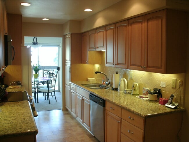 Building Photo - COMING SOON!! Gorgeous condo with Amazing Views!