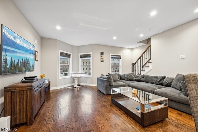 Building Photo - 25 Stonybrook Cir