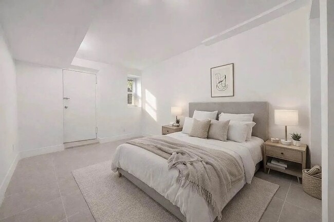 Building Photo - 518 E 83rd St