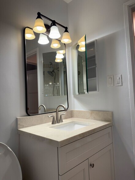 Building Photo - 4125 W Toluca Lake Ave