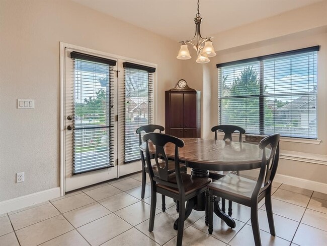 Building Photo - 2601 Sixpence Ln