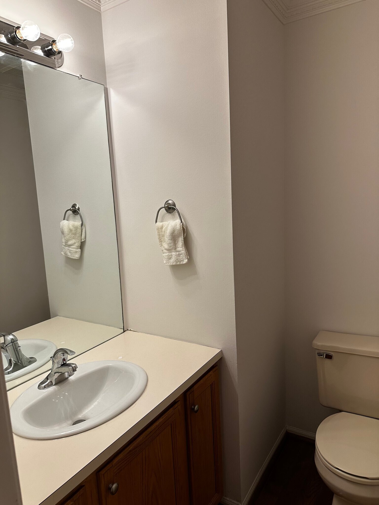 Building Photo - 45071 Lothrop Ct