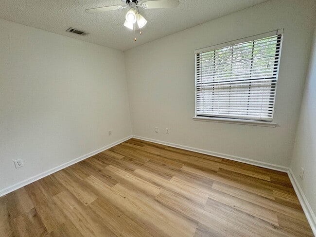 Building Photo - 2086 Magnus Ln
