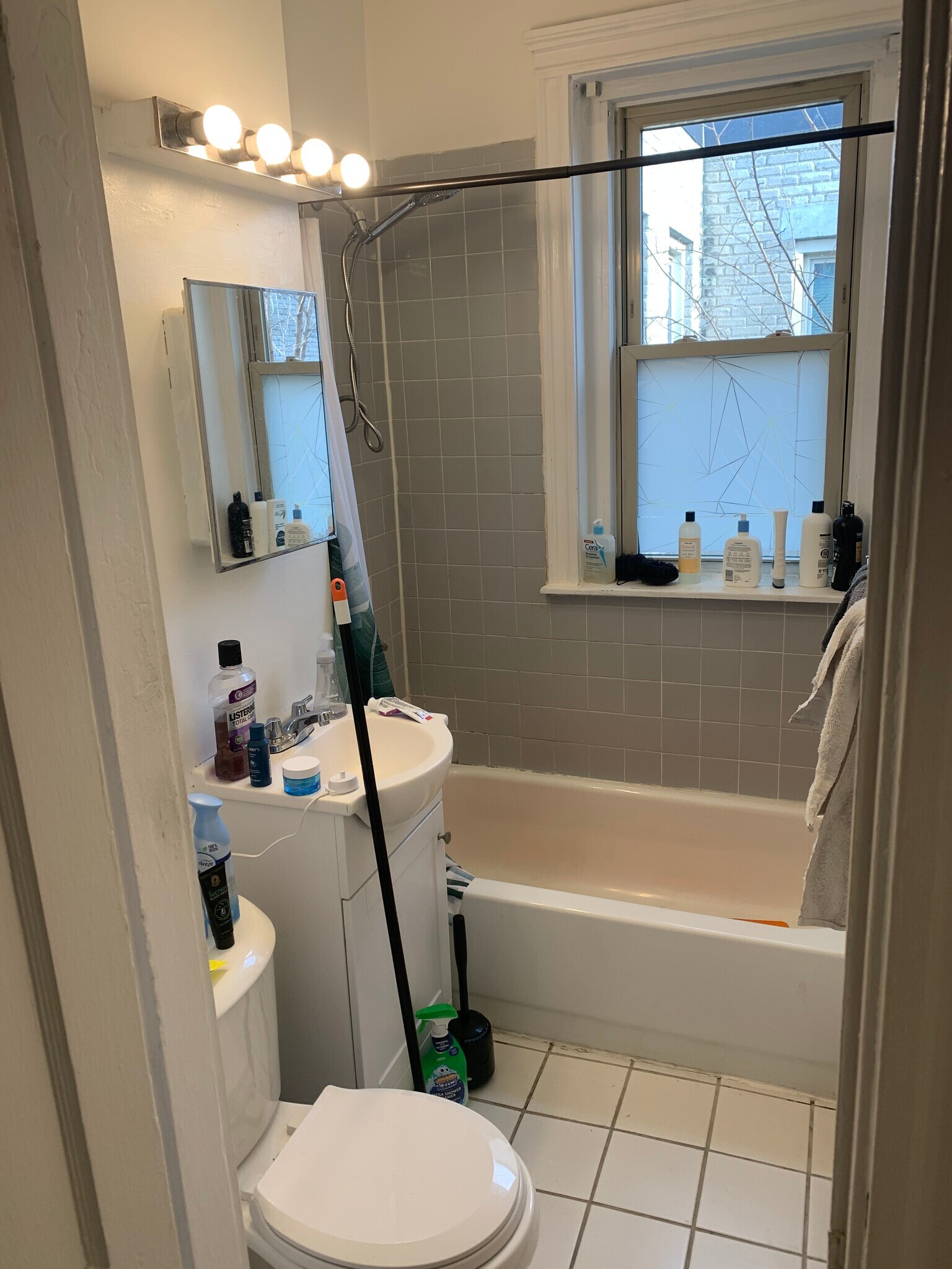 Building Photo - 8 Ransom Rd