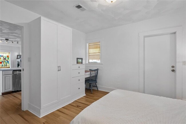 Building Photo - 918 16th St W